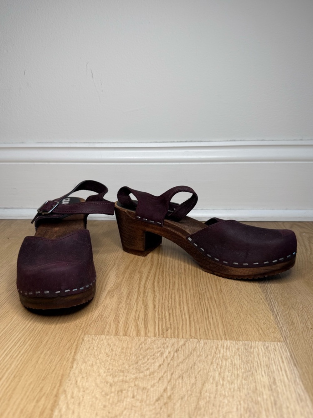 Women’s Plum Suede Sandgrens Clogs with Ankle Strap